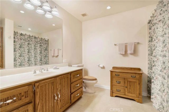 15803 Gault Street, Lake Balboa, CA 91406