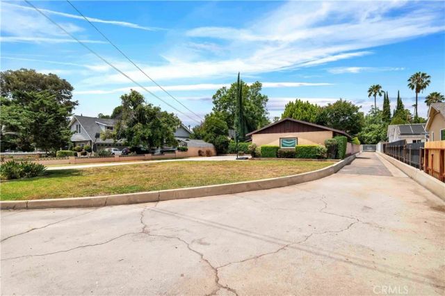 15803 Gault Street, Lake Balboa, CA 91406