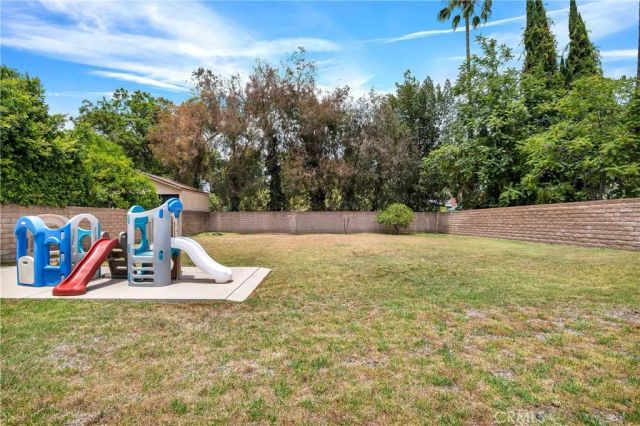 15803 Gault Street, Lake Balboa, CA 91406