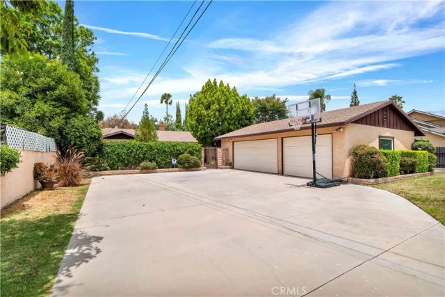15803 Gault Street, Lake Balboa, CA 91406