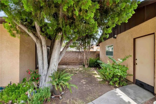 15803 Gault Street, Lake Balboa, CA 91406