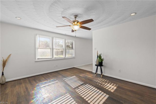 406 Stalham RD, Chesapeake, VA 23325