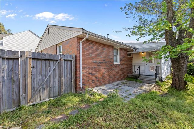 406 Stalham RD, Chesapeake, VA 23325