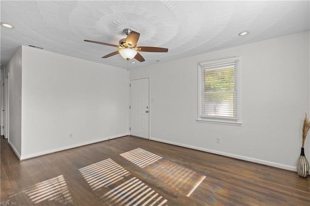 406 Stalham RD, Chesapeake, VA 23325