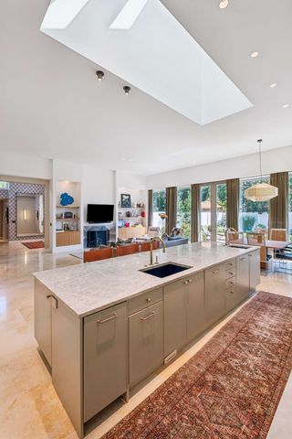 6210 Hickory Valley Rd, Nashville, TN 37205