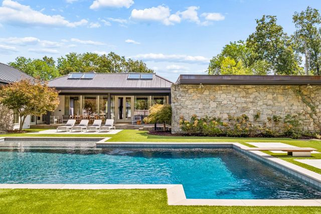 6210 Hickory Valley Rd, Nashville, TN 37205