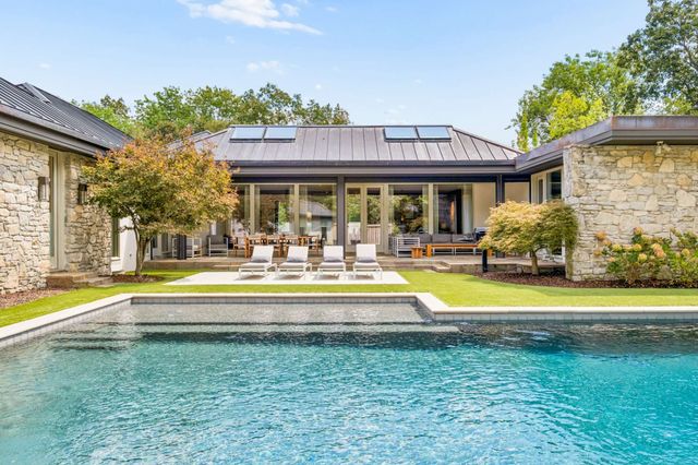 6210 Hickory Valley Rd, Nashville, TN 37205
