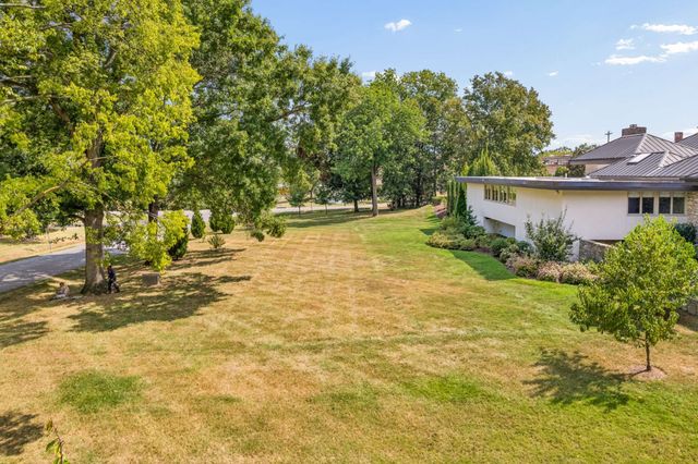 6210 Hickory Valley Rd, Nashville, TN 37205