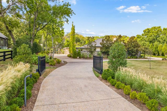 6210 Hickory Valley Rd, Nashville, TN 37205