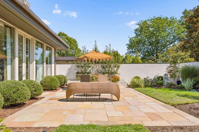 6210 Hickory Valley Rd, Nashville, TN 37205