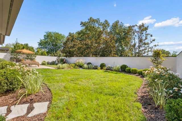 6210 Hickory Valley Rd, Nashville, TN 37205