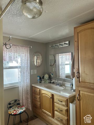 1086 E MAIN ST, Wellington, UT 84542