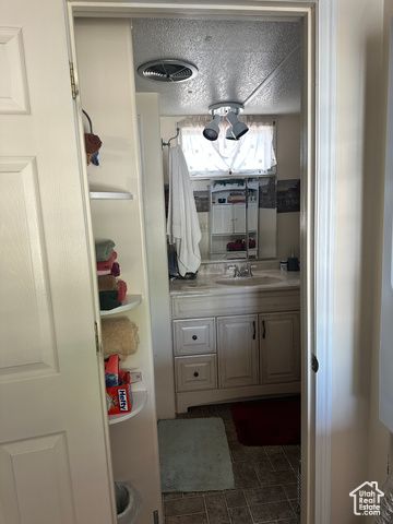 1086 E MAIN ST, Wellington, UT 84542