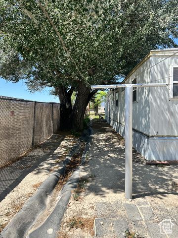 1086 E MAIN ST, Wellington, UT 84542