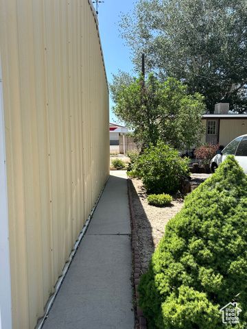 1086 E MAIN ST, Wellington, UT 84542