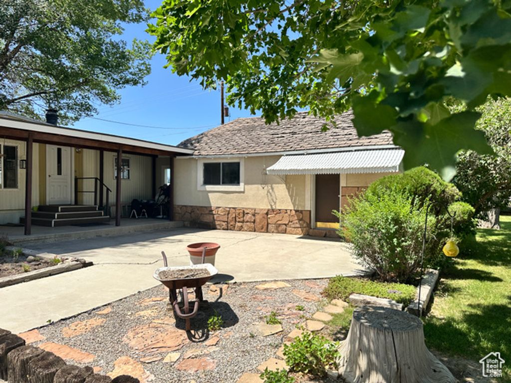 1086 E MAIN ST, Wellington, UT 84542