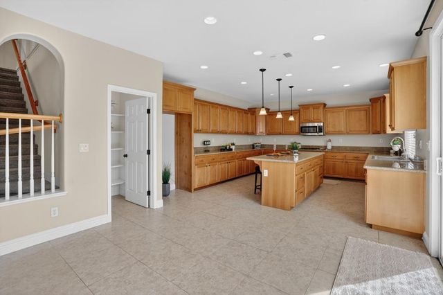 12410 Canyonlands Dr, Rancho Cordova, CA 95742