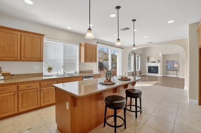 12410 Canyonlands Dr, Rancho Cordova, CA 95742