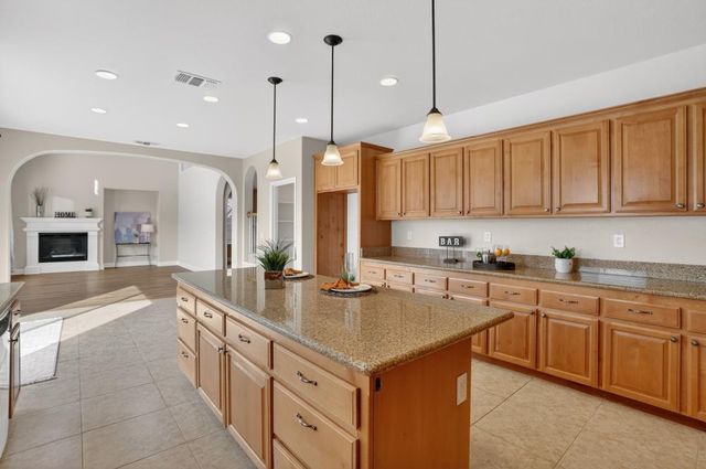 12410 Canyonlands Dr, Rancho Cordova, CA 95742