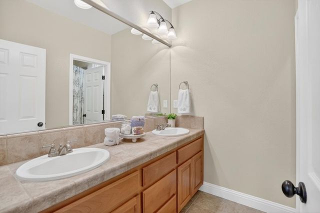 12410 Canyonlands Dr, Rancho Cordova, CA 95742