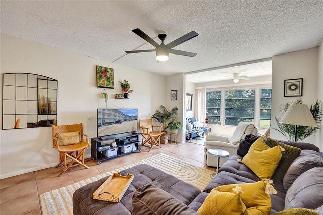 6570 Royal Palm Boulevard 210j, Margate, FL 33063
