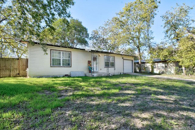 714 S Milam, Seguin, TX 78155