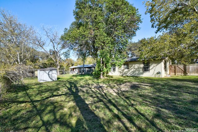 714 S Milam, Seguin, TX 78155