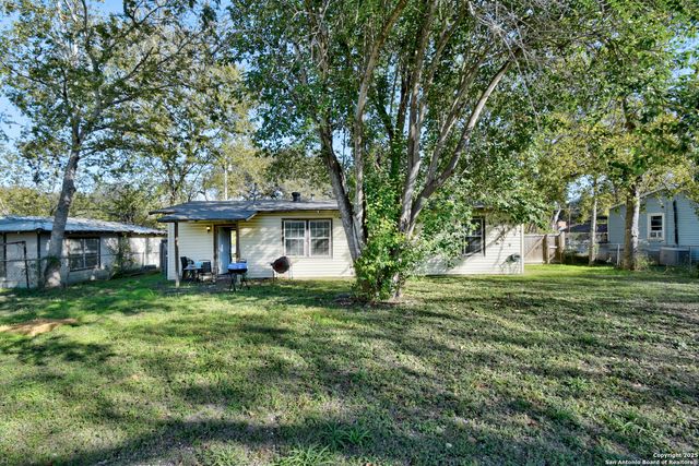 714 S Milam, Seguin, TX 78155