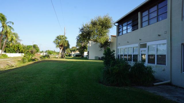 2601 Boundbrook Boulevard 206, Palm Springs, FL 33406