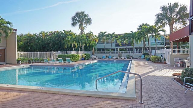 2601 Boundbrook Boulevard 206, Palm Springs, FL 33406