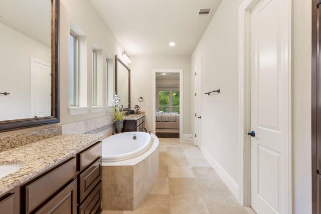 39 Pondera Point Dr, Tomball, TX 77375