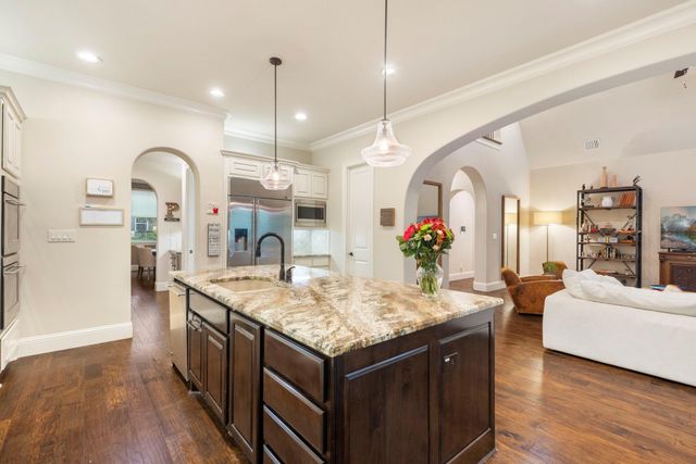 39 Pondera Point Dr, Tomball, TX 77375
