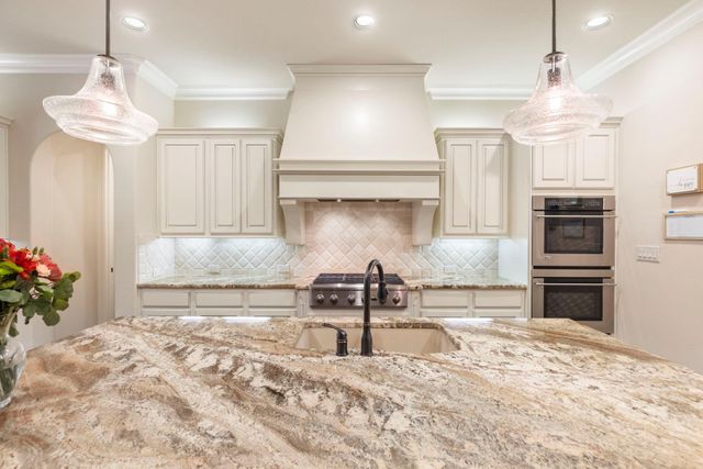 39 Pondera Point Dr, Tomball, TX 77375