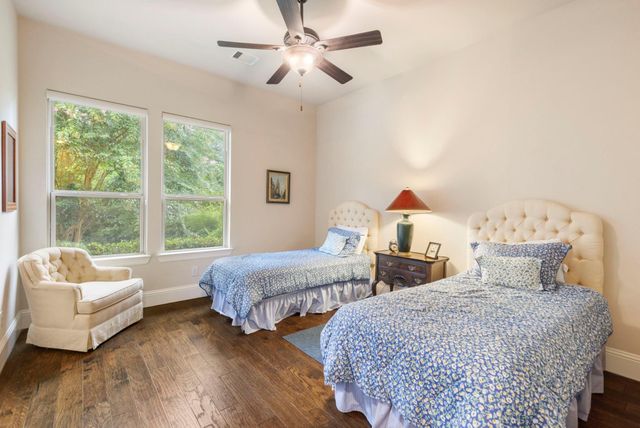 39 Pondera Point Dr, Tomball, TX 77375