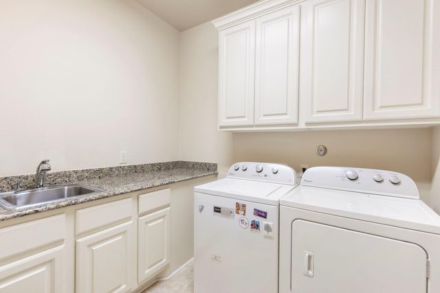 39 Pondera Point Dr, Tomball, TX 77375
