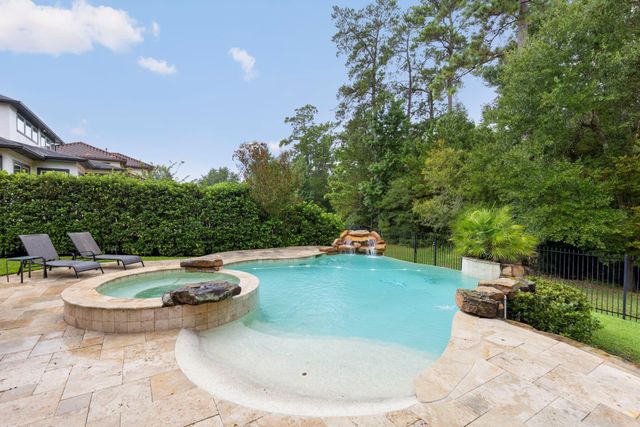 39 Pondera Point Dr, Tomball, TX 77375