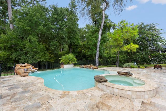 39 Pondera Point Dr, Tomball, TX 77375