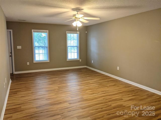 140 Locomotive Lane 106, Mooresville, NC 28115