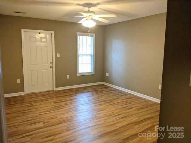 140 Locomotive Lane 106, Mooresville, NC 28115