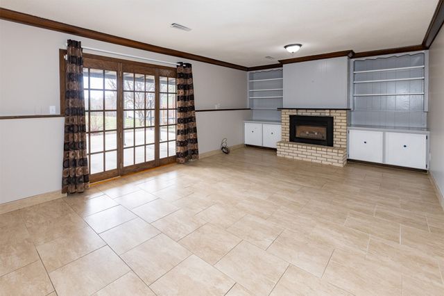 7508 Benton Drive, Urbandale, IA 50322