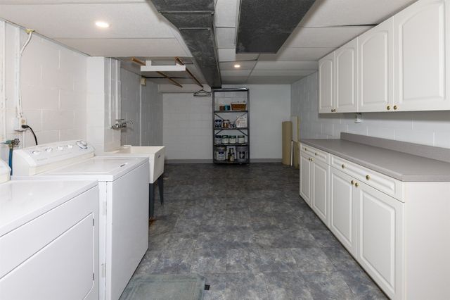 7508 Benton Drive, Urbandale, IA 50322