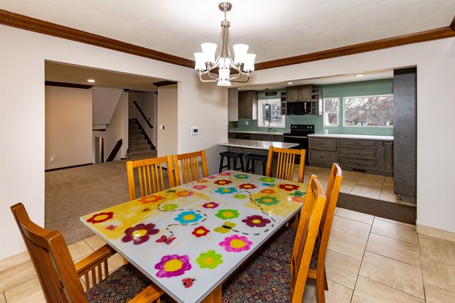 7508 Benton Drive, Urbandale, IA 50322