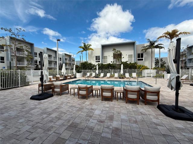 610 NE 2nd Street 305, Dania Beach, FL 33004