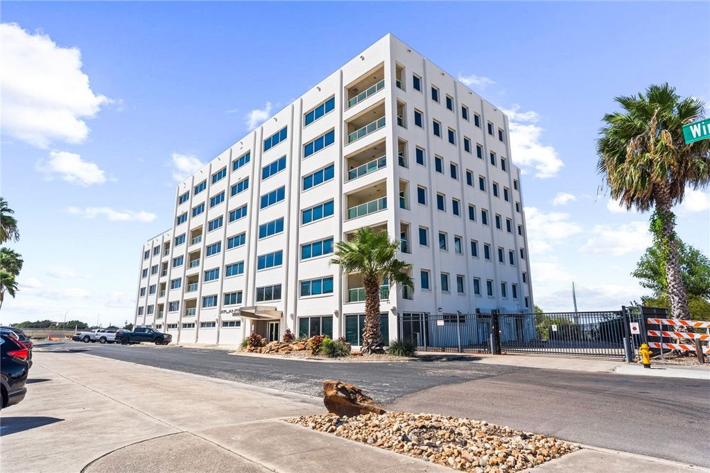 901 N Upper Broadway St 201, Corpus Christi, TX 78401 — exterior