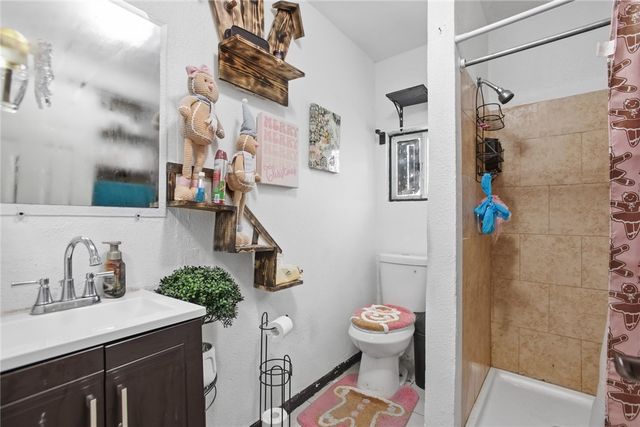 9318 Hooper Ave, Los Angeles, CA 90002