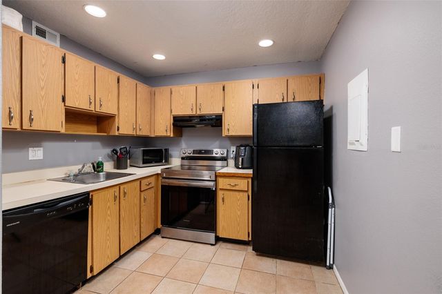 11708 RAINTREE VILLAGE BOULEVARD A, Temple Terrace, FL 33617