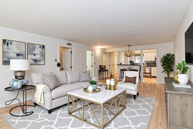 6229 N Niagara Avenue 209, Chicago, IL 60631