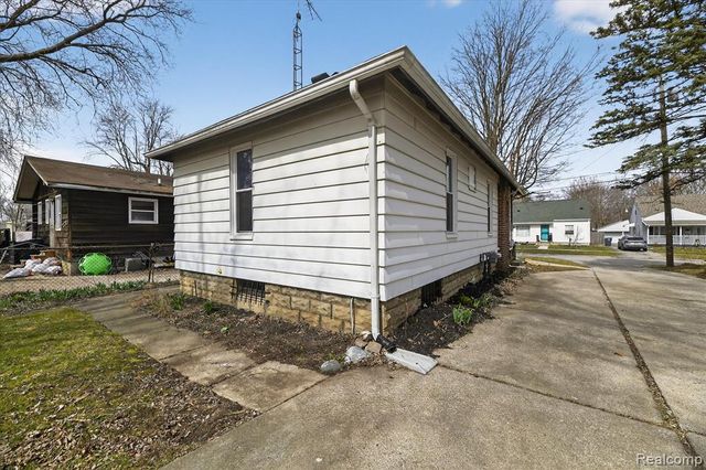 2426 Maryland Avenue, Flint, MI 48506