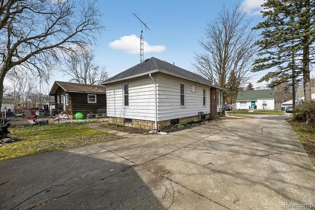 2426 Maryland Avenue, Flint, MI 48506