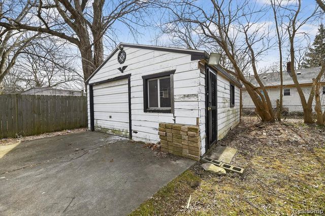 2426 Maryland Avenue, Flint, MI 48506